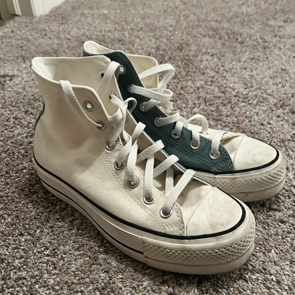 Women's 7.5 Converse!!